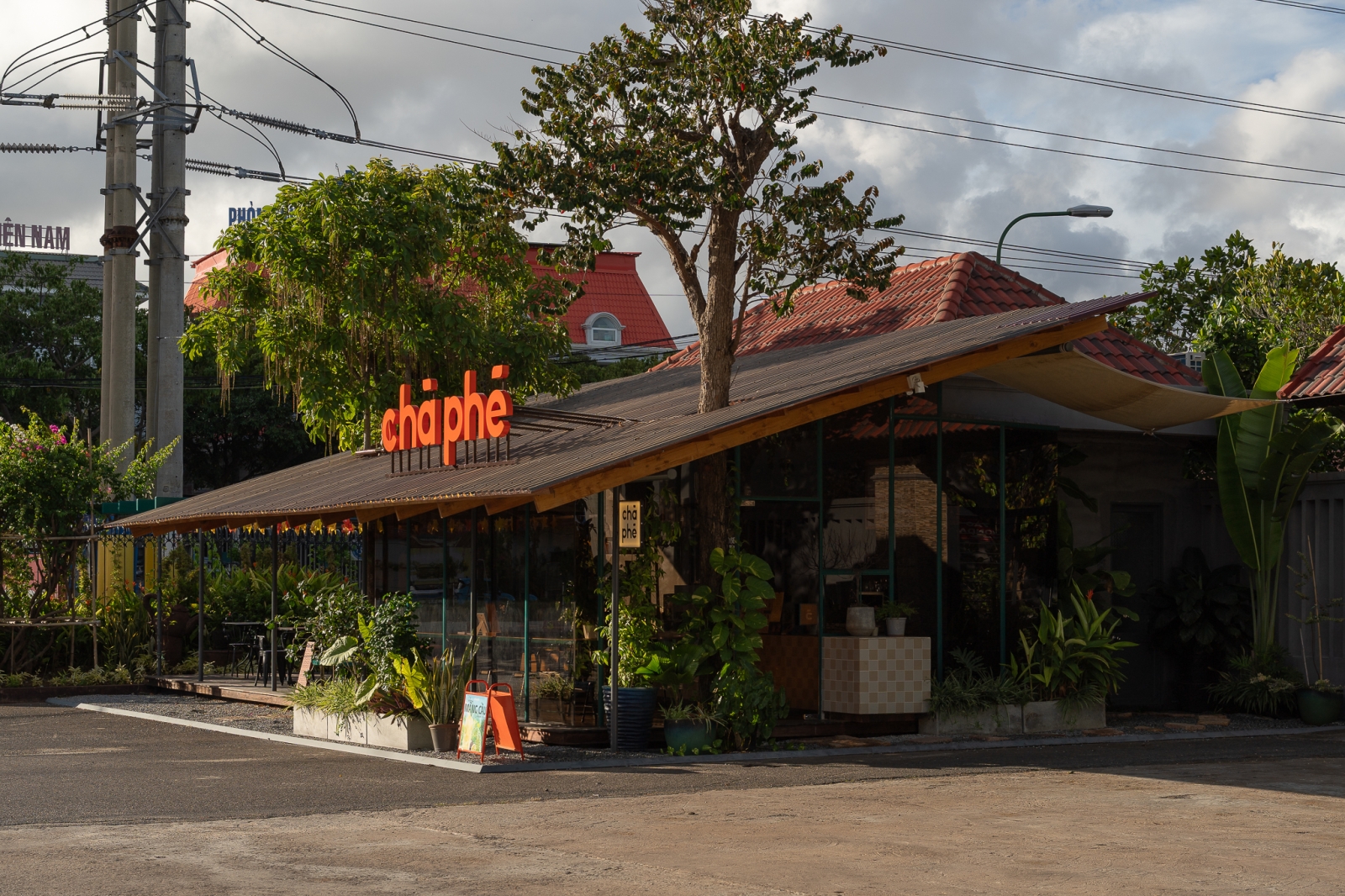 TIỆM CHÀ PHÊ